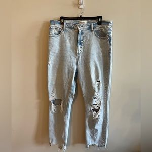 Light-wash Abercrombie straight-leg ankle jeans 💙